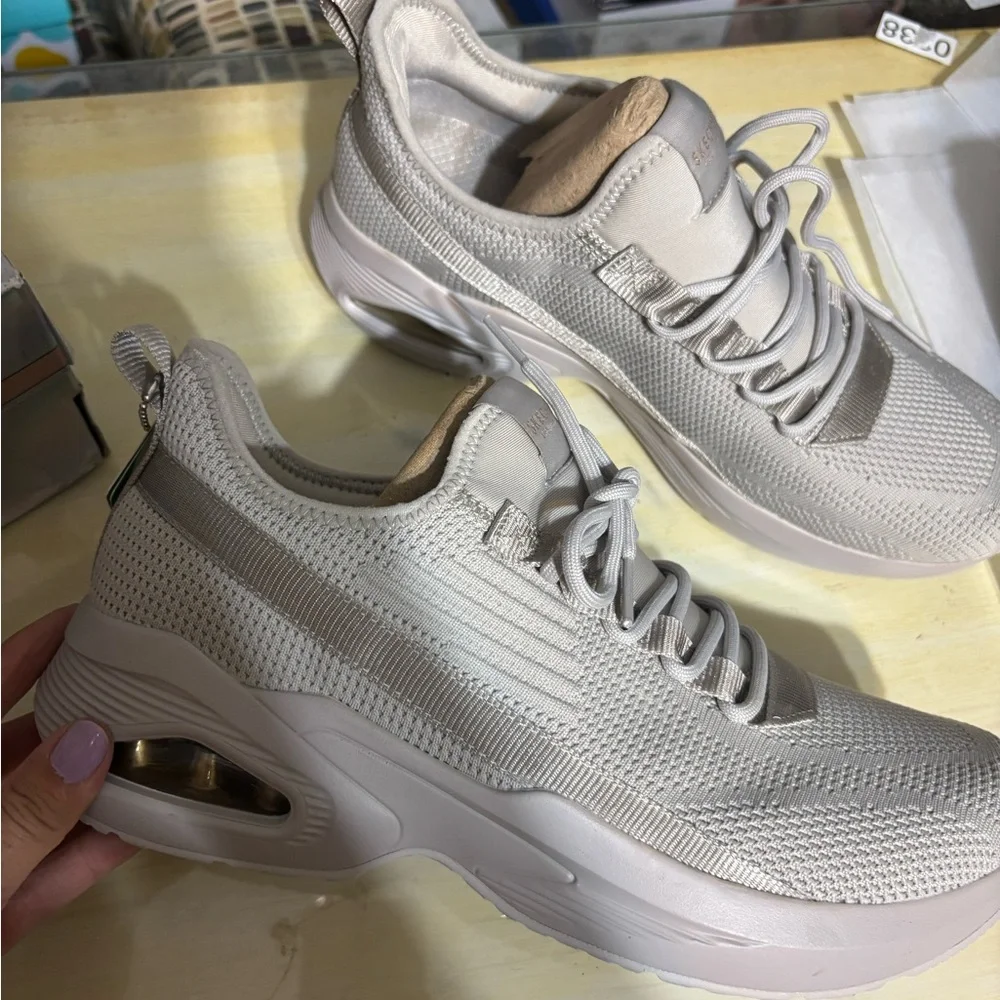 Skechers Women’s Crazy4U Sneakers Sz 11 New